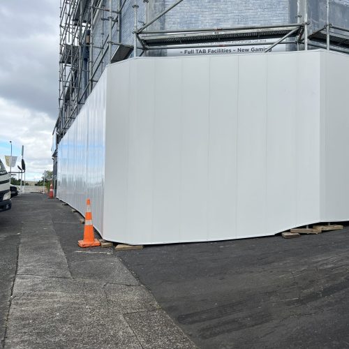 HoardFence clamped to Scaffold at Club Onehunga