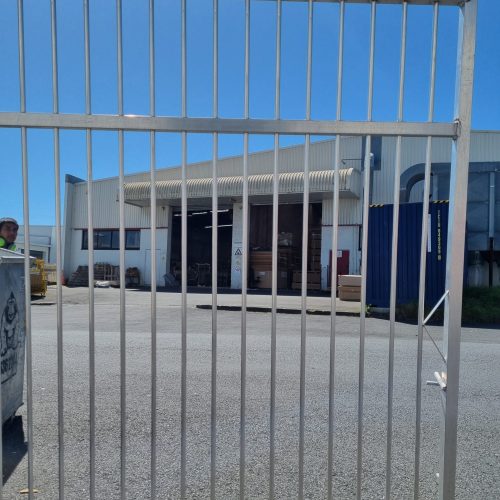 Shark teeth installed on amuninium gates